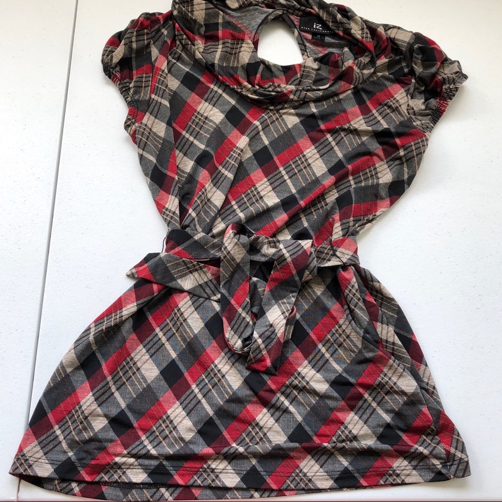 Cowl neck and keyhole back take waist tunic